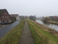 Der Weg auf der Deichkrone ...